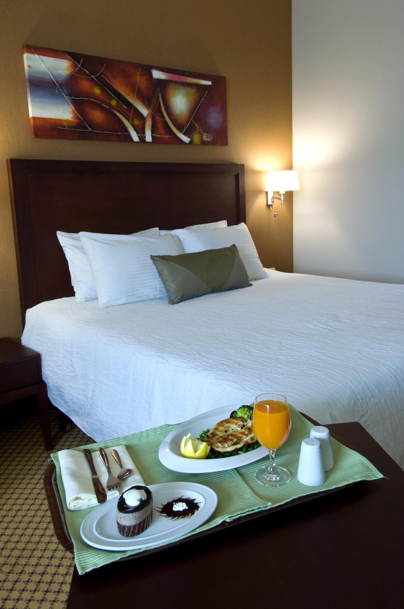 Hilton Garden Inn Riyadh Olaya Номер фото