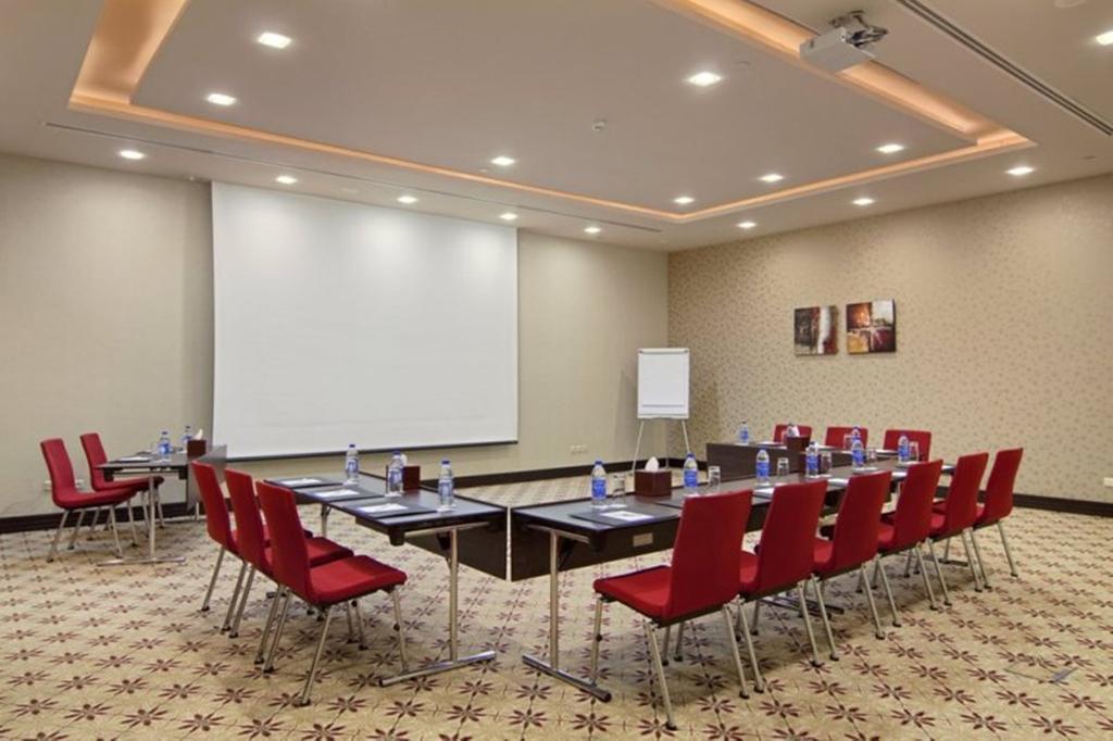 Hilton Garden Inn Riyadh Olaya Екстер'єр фото