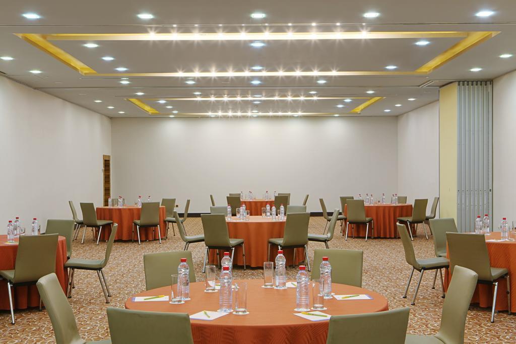 Hilton Garden Inn Riyadh Olaya Екстер'єр фото
