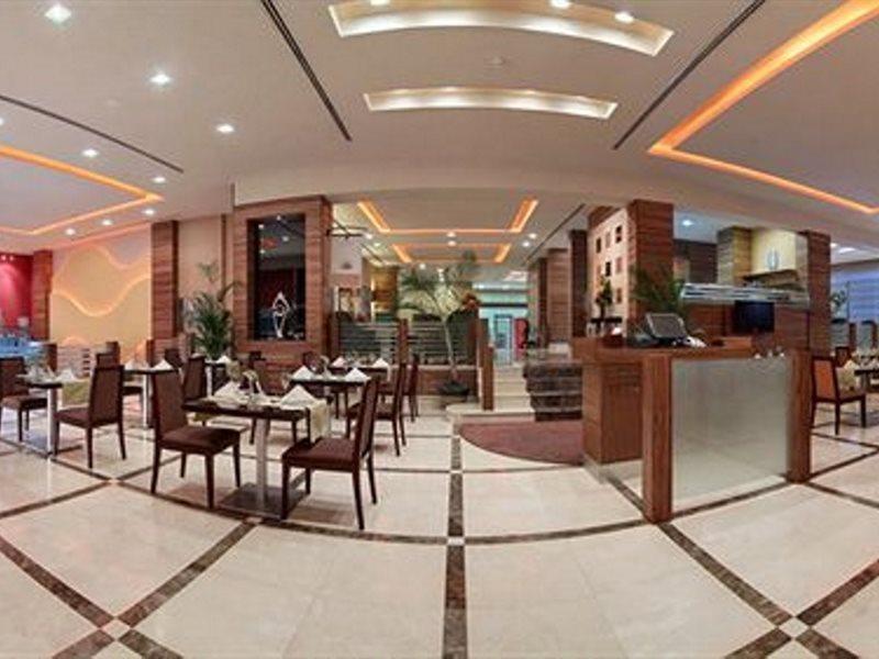 Hilton Garden Inn Riyadh Olaya Екстер'єр фото