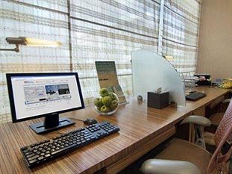 Hilton Garden Inn Riyadh Olaya Екстер'єр фото