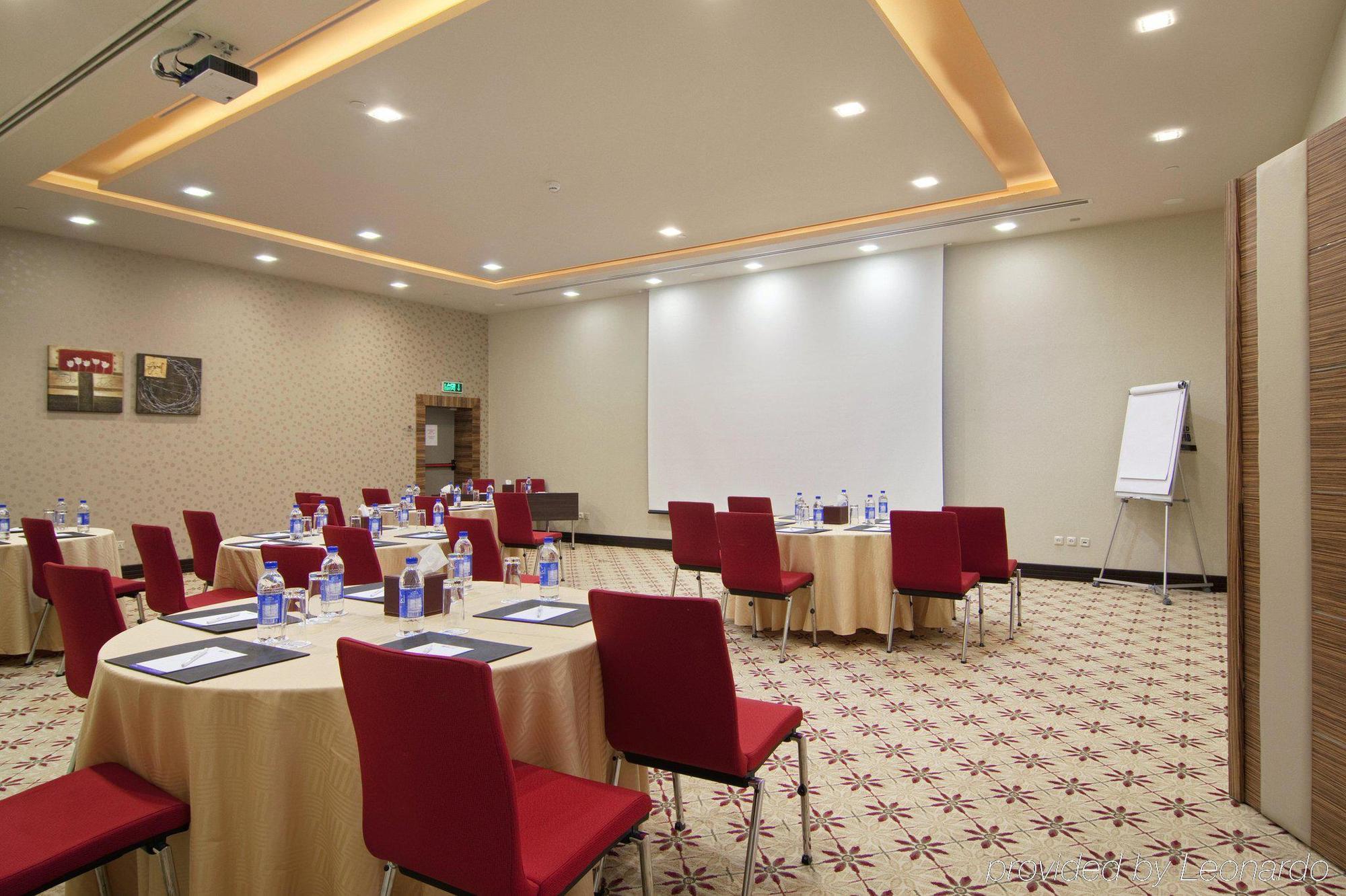 Hilton Garden Inn Riyadh Olaya Зручності фото