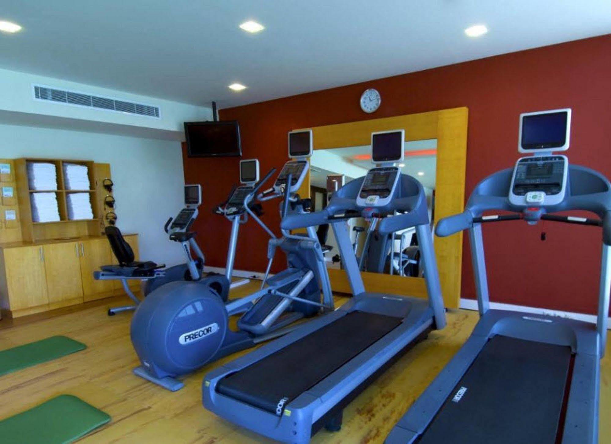 Hilton Garden Inn Riyadh Olaya Екстер'єр фото