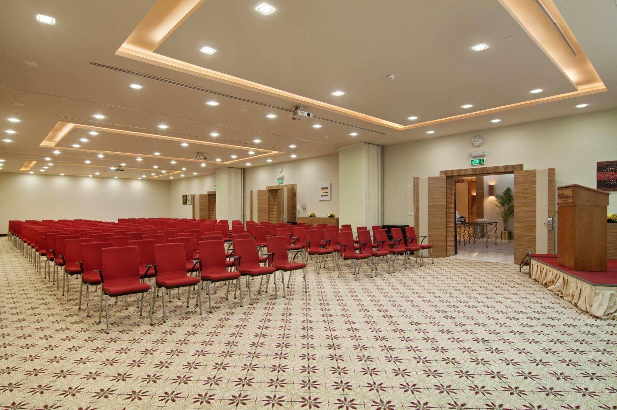 Hilton Garden Inn Riyadh Olaya Бізнес фото