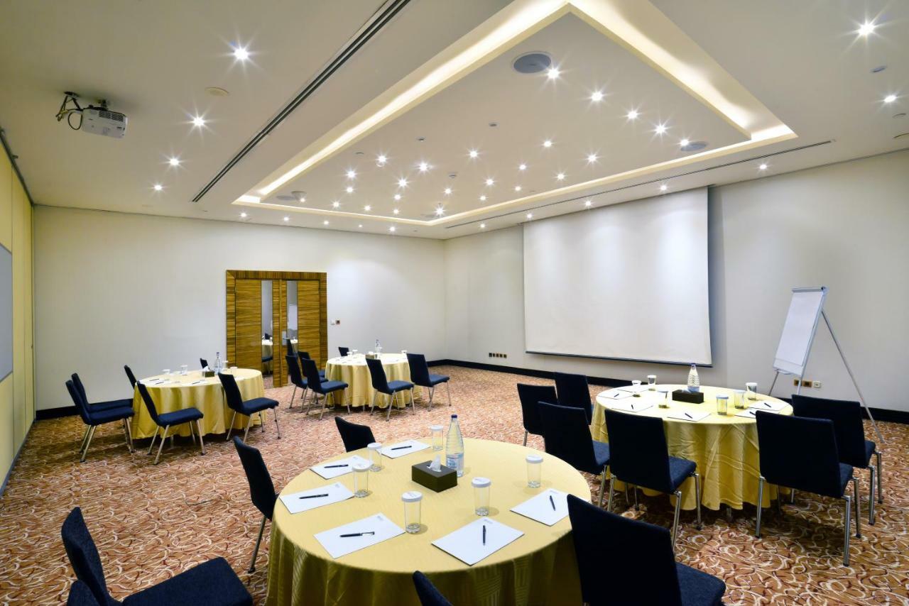 Hilton Garden Inn Riyadh Olaya Екстер'єр фото