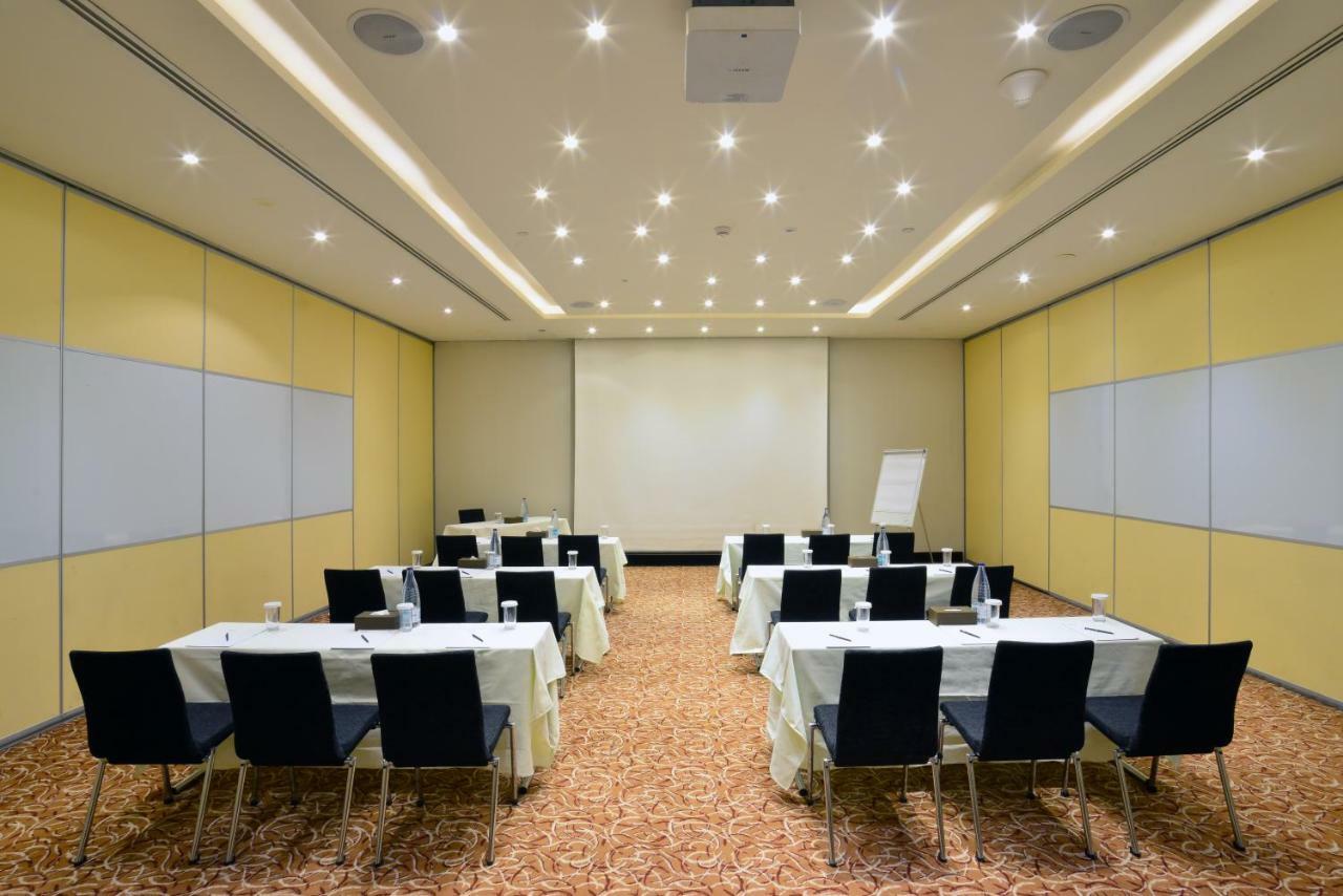 Hilton Garden Inn Riyadh Olaya Екстер'єр фото