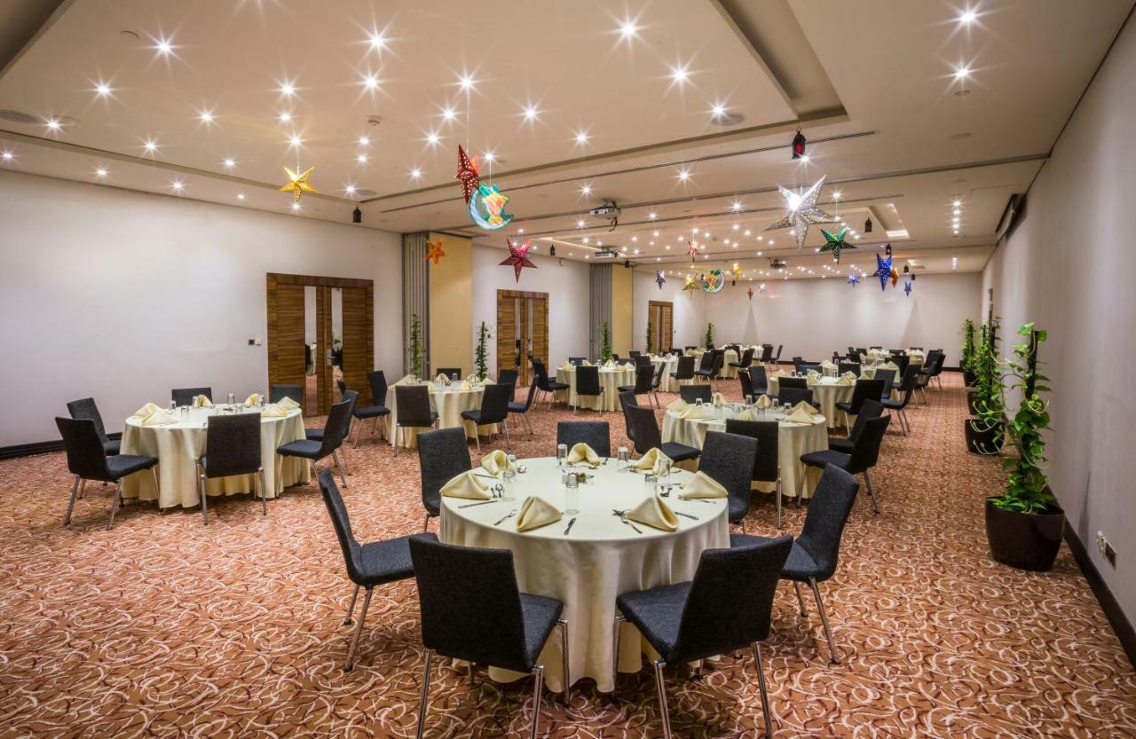 Hilton Garden Inn Riyadh Olaya Екстер'єр фото